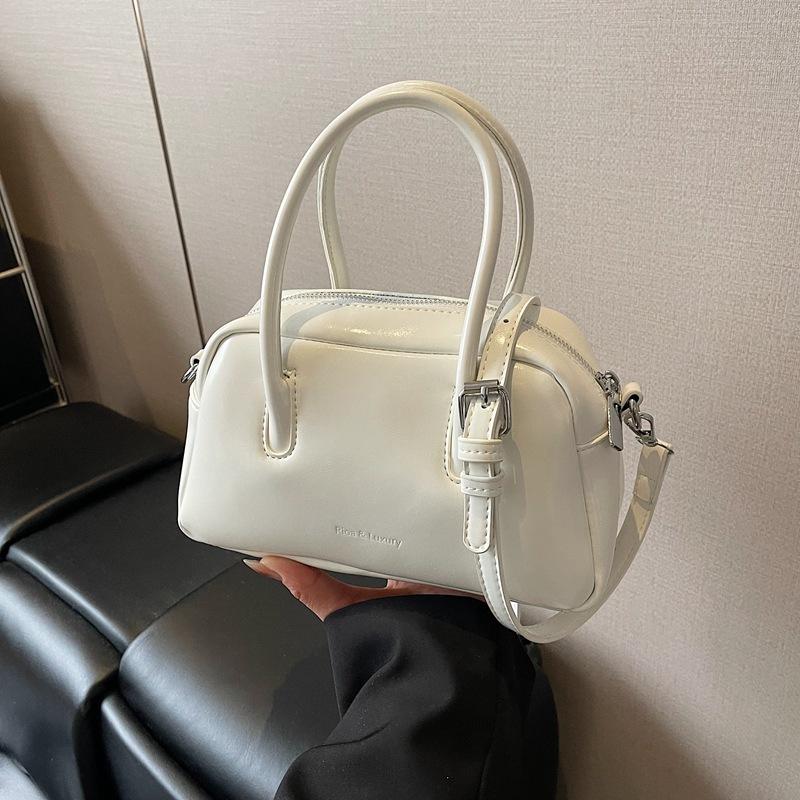 Trendy texture handbag 2025 autumn new fashion foreign style shoulder bag large capacity solid color simple messenger bag