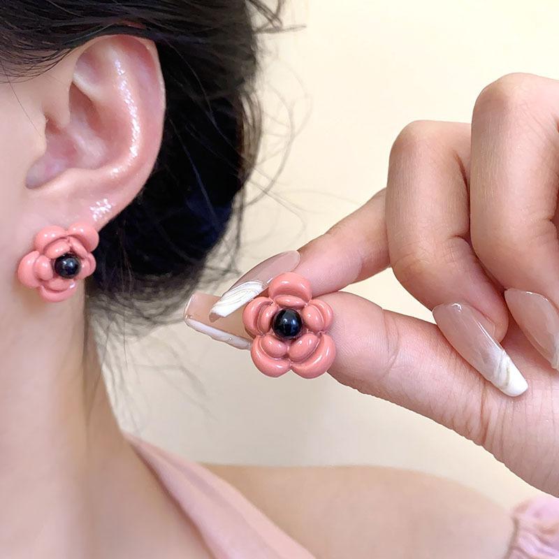 Spring and Summer Light and Fresh Flower-shaped Earrings for Women, Small and Exclusive, with A Sophisticated and Elegant Feel. Ear Ornaments.