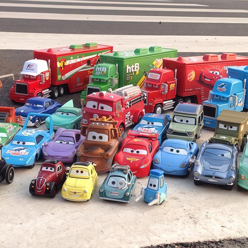 Bilar leksak Pixar Cars Blixten McQueen Jackson Storm Bärgarn Sally Sheriffen 1 : 55 Legering Tryckgjutning Miniatyrbil Pojke Julklapp