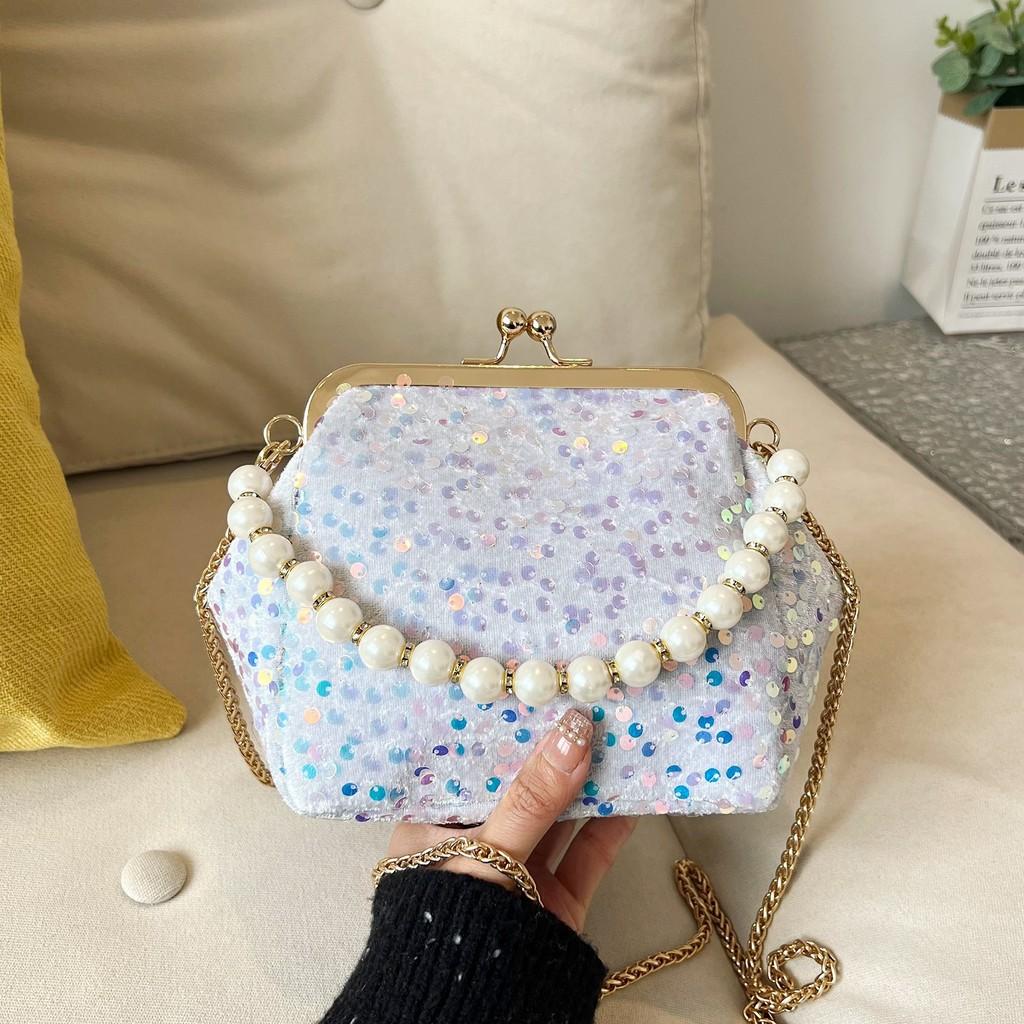 Elegant Vintage Silver Sequin Handbag With Pearl Chain For Stylish Evening Outfits