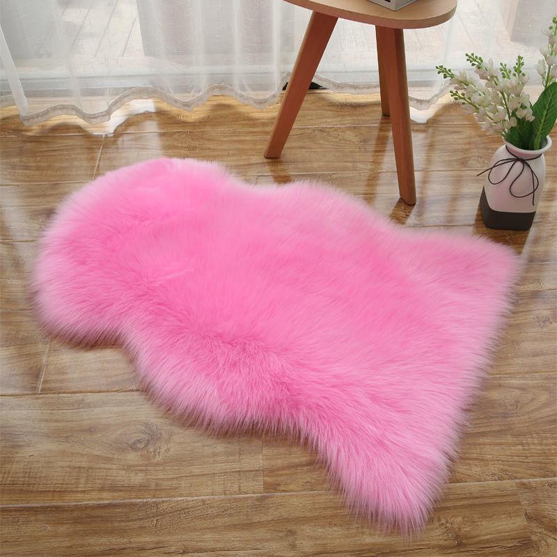 Girly Irregular-Shaped Faux Wool Plush Carpet for Bedroom, Living Room, or Bay Window