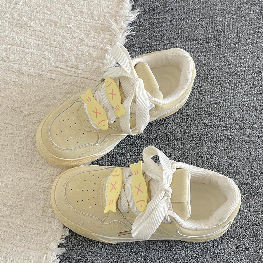 Niche design velvet cartoon board shoes women's new winter versatile platform white shoes warm casual shoes