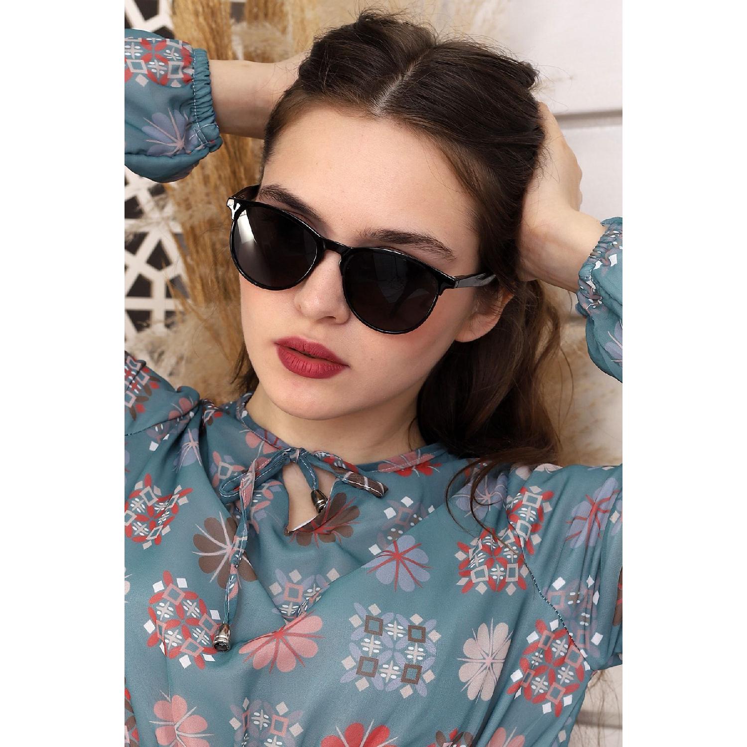 

Tamela Unisex Black Sunglasses коричневий