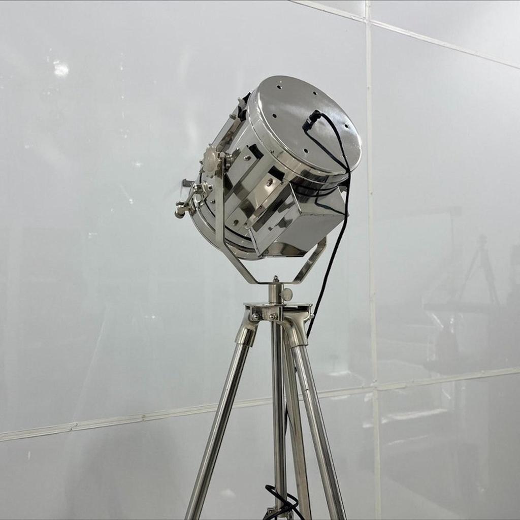 Stojací lampa Searchlight s povrchovou úpravou v chromu s ocelí, bodové světlo, nastavitelné bytové dekorace, stojací rohová světla