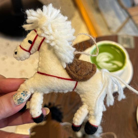 Vintage Handgjord Filt Häst Prydnad Kinesiska Nyåret Ull Djur Berlock för Träd Hem Bil Ryggsäck Dekor