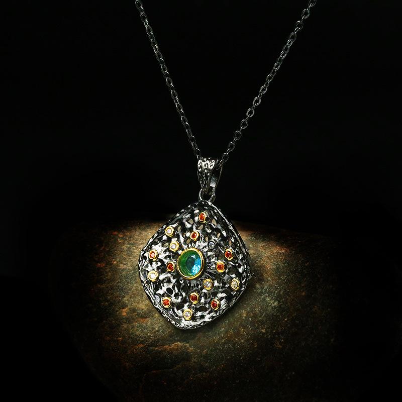 European and American Popular Retro Round Pendant Necklace Metal Electroplated Personalized Necklace