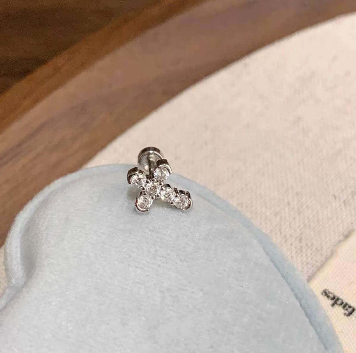 

Sweet Cross Stud Earrings: Cool Japanese-Korean Titanium Design for Comfortable All-Day Wear.