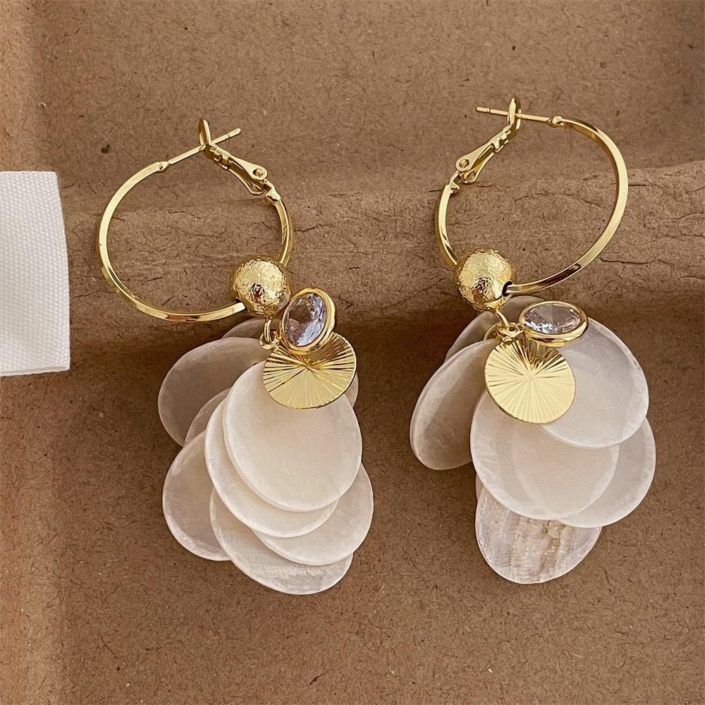 

Silver needle zircon round shell fringed earrings seaside vacation style earrings simple temperament earrings design sense niche
