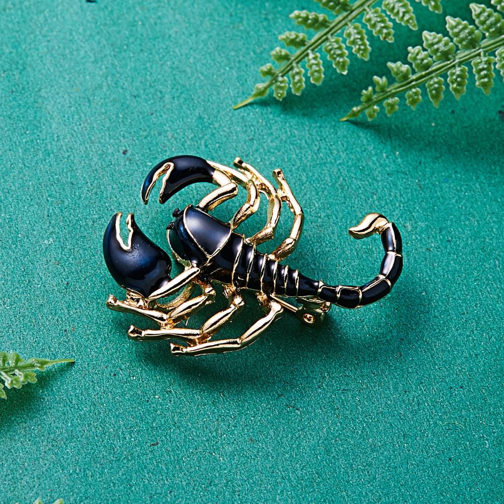 Fashion Vintage Metal Scorpion Shaped Brooches For Women Men Gothic Exquisite Lovely Insect Animal Scorpion Lapel Pins Jewelry