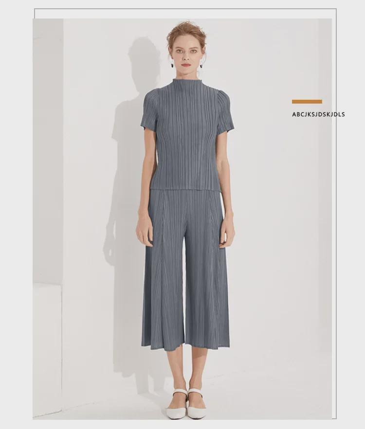 Pleated Short Sleeve Women's Casual Solid Color Summer T-shirt, Comfortable Basic 2025 Collection