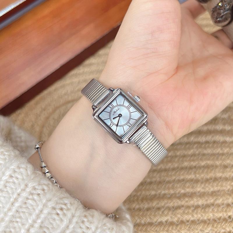 European Small Square Watch Fashion Steel Belt Watch Watch Watch Women S Quartz Watch Wis Shrimp Skin