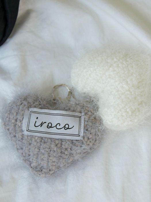 iroco fluffy heart key ring (white&grey)