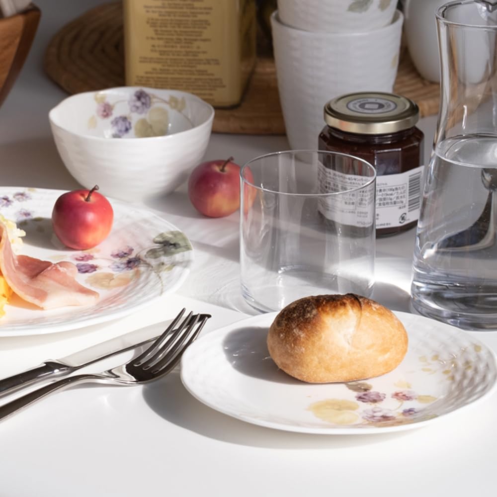 NARUMI Lucy Garden Plate Set, 17cm Diameter, Berry Pattern, 5-Piece Set, Stylish and Cute Relief Design, Perfect for Wedding Gifts, Mother's Day Gifts