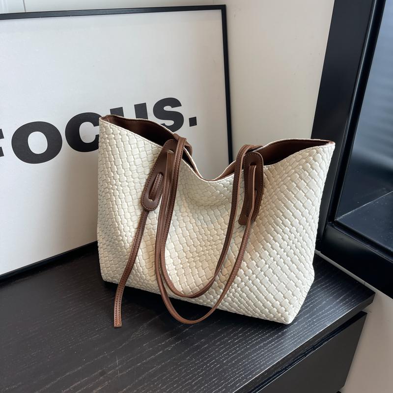 Fashion handbag women's spring and summer new product retro rhombus woven shoulder large capacity versatile tote bag