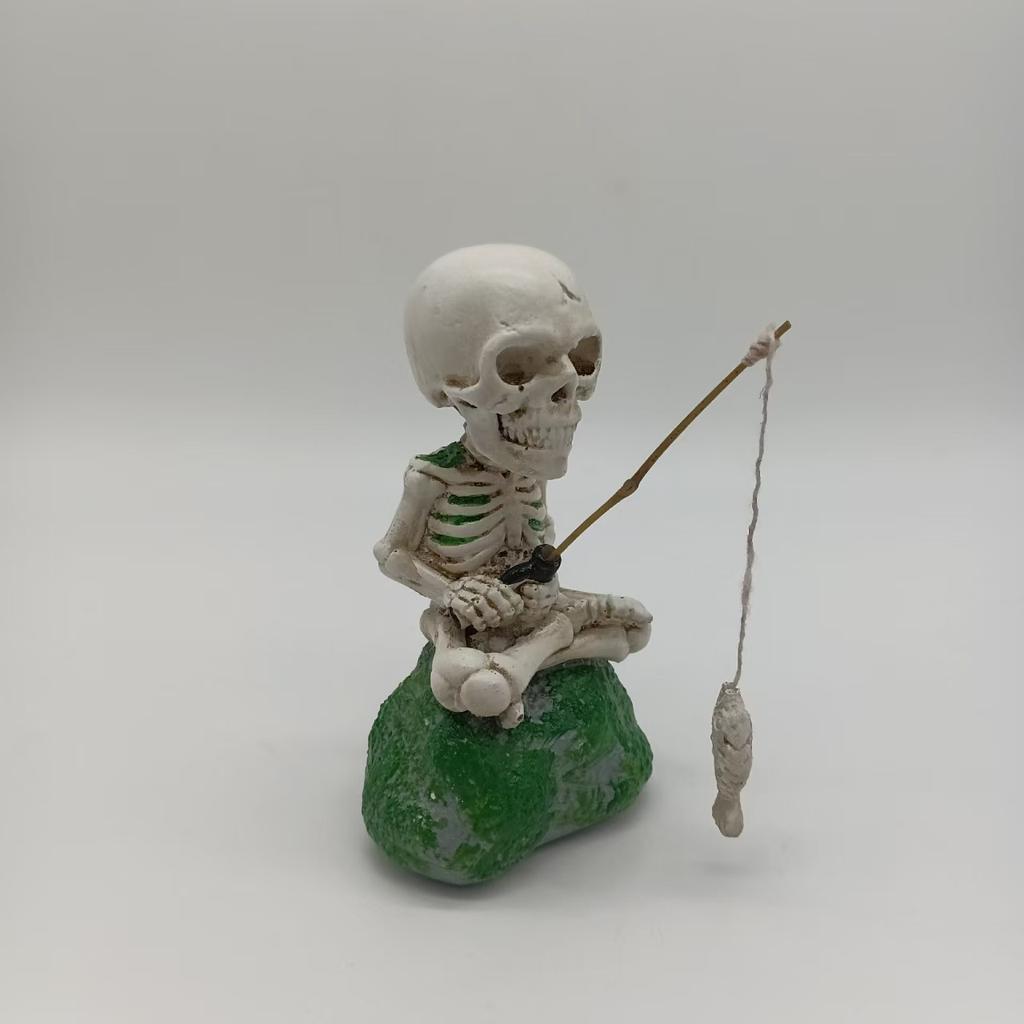 Fishing Skeleton Sculpture Garden Decorative Fishing Skeleton Statue Creative Skull Figurines Novelty Gifts Outdoor Ornaments