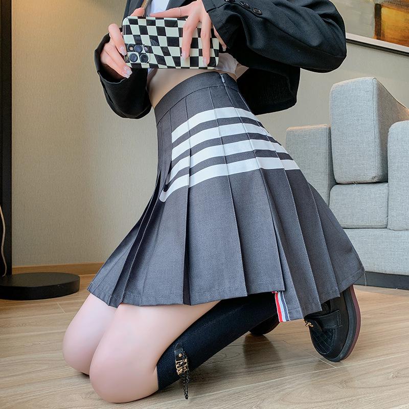 Wang Xinling High-Waisted Pleated Skirt: Short Front, Long Back, 4-Stripes, Slimming A-Line Mini Skirt.