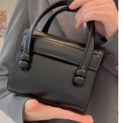 Kabelky s horním uchem pro ženy Módní nová čtvercová taška přes rameno Trendy PU kožené kabelky Volnočasové stylové černé crossbody tašky