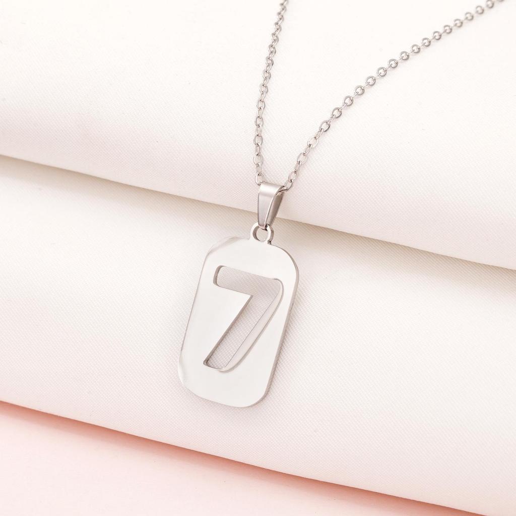 TOHM Glückszahl 7 Titan Halskette: Modisches, vielseitiges quadratisches Design für Influencer