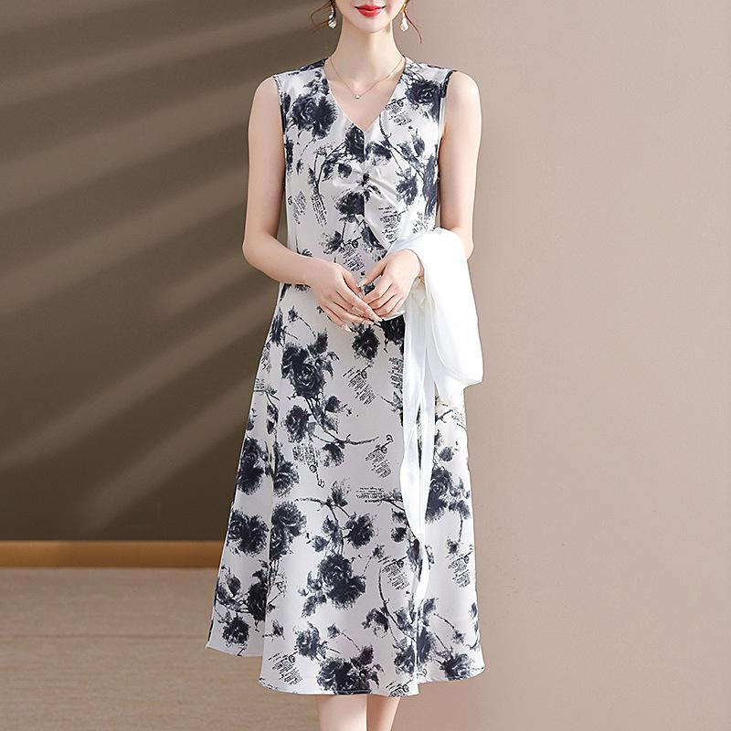 

Sophisticated Summer Two-Piece Set for Middle-aged Women: Wide-leg Skirt and Top Ensemble L (up to 105 lbs) чорний