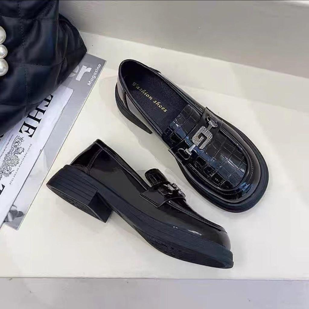 2025 Women's Genuine Leather Loafers: Soft Sole, British Style, Versatile Slip-ons for Spring & Autumn.