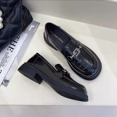 2025 Women's Genuine Leather Loafers: Soft Sole, British Style, Versatile Slip-ons for Spring & Autumn.