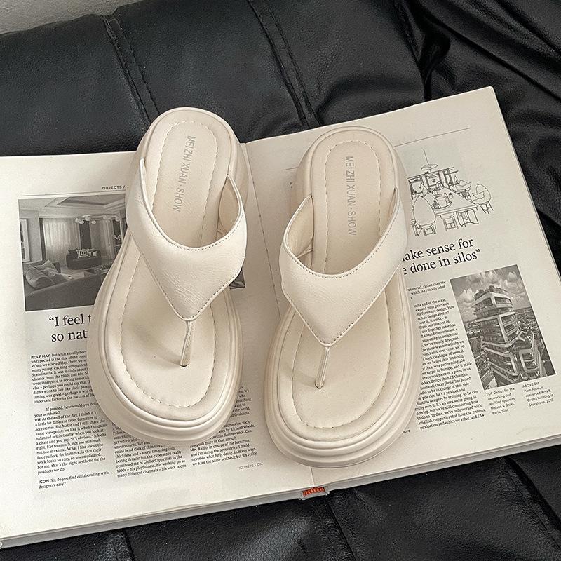 

Шлепанцы Muffin с толстой подошвой, женская летняя одежда 2025 года, новые модные приморские пляжные тапочки с утягивающей подошвой 40 бежевый