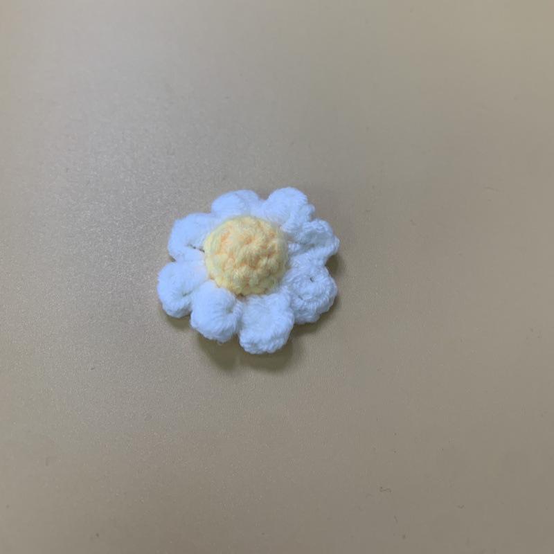 Hand-Knitted Five-Headed Small Daisy Crochet Ornaments - DIY Yarn Floral Craft Display Item Gift