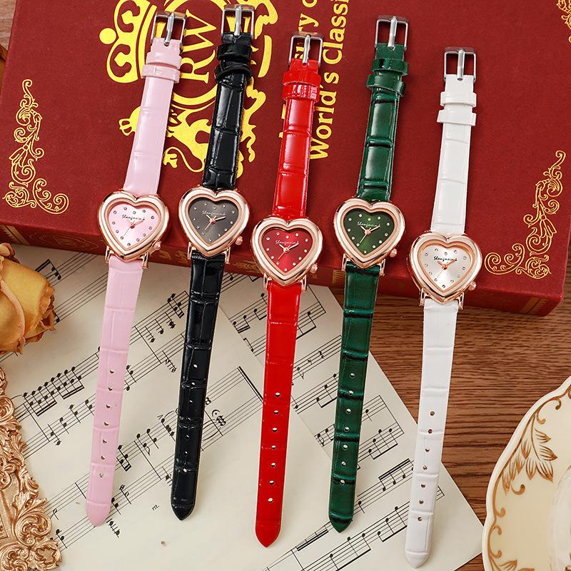 1PC Watch Women's Fashion Simple Temperament Retro Love, Heart-shaped Quartz Watch Small Student Women's Watch Fashion Watch