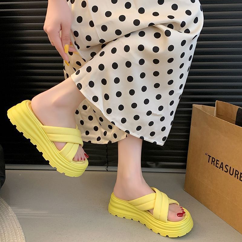 Fairy Wind Muffin Versatile Internet Celebrity Platform Slippers 2025 New Casual Beach Cool Slippers Women Summer Wear