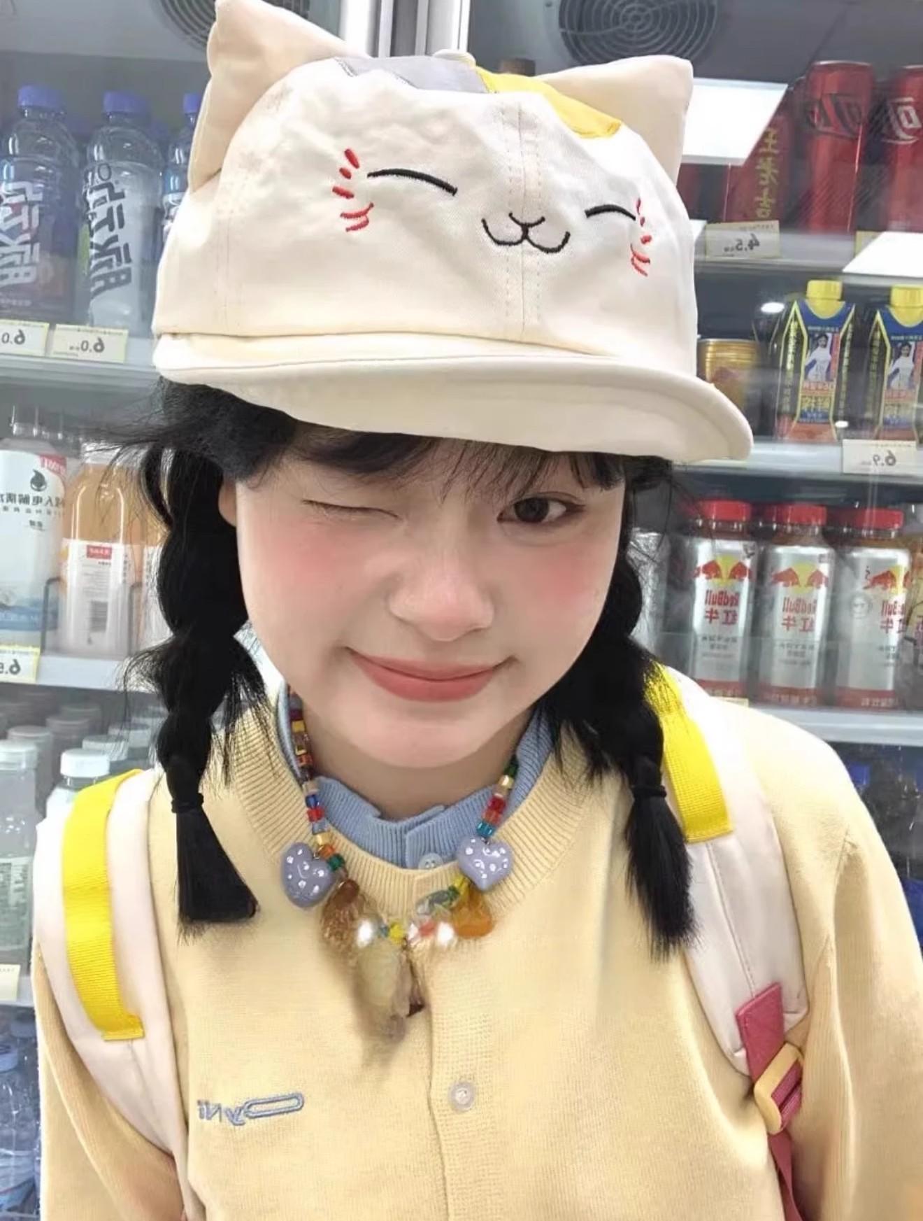 

Japanese cute cat teacher Natsume friend tent turned brim peaked cap children spring and summer sunshade peaked cap shows small face білий