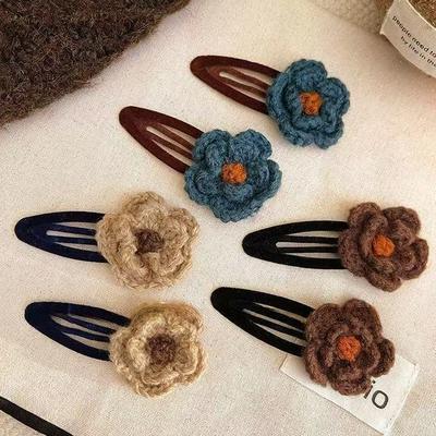 Fermaglio per capelli a fiore lavorato a maglia di lana da donna - Versatile fermaglio BB con bordo floccato per frangette dolci e delicate
