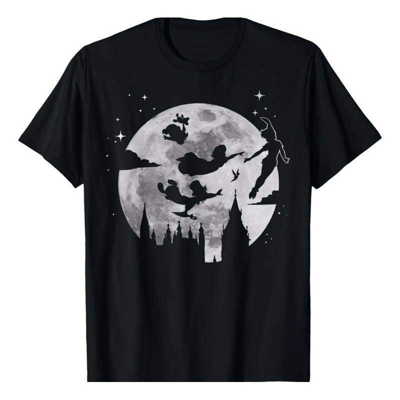 Camiseta Disney Con Silueta De Peter Pan Volando Junto A La S