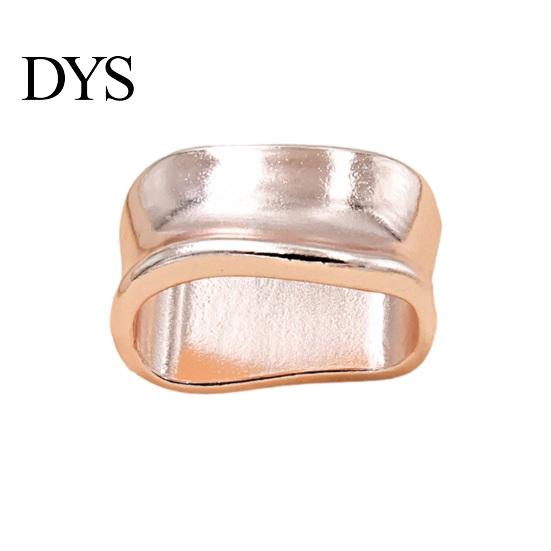 Irregular Curved Scarf Ring Oblate Ring, Geometric Simple Clip, Modern Women Jewelry Holder for Neckerchiefs Scarves Shirts High-end