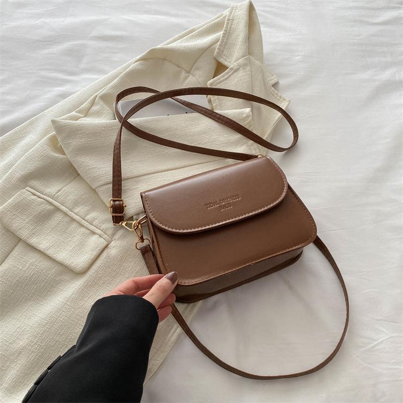 

Однотонная текстура простая корейская версия маленькая сумка женская 2025 весна новая универсальная ins сумка-мессенджер однотонная маленькая квадратная сумка коричневый