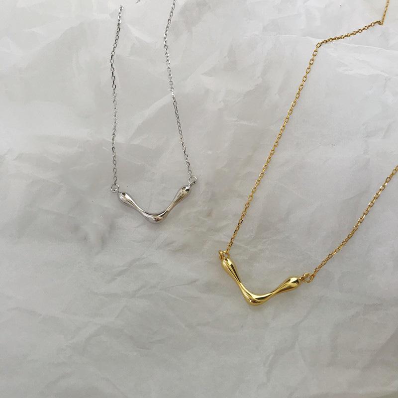 S925 Sterling Silver V-Shaped Clavicle Necklace with Irregular Line Pendant S925 Sterling Silver