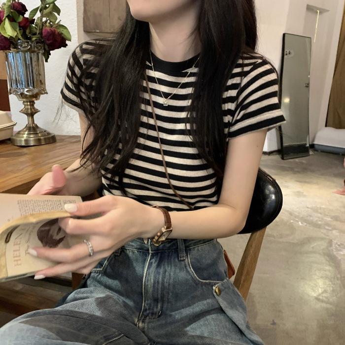 

Korean front shoulder striped short-sleeved T-shirt for women s summer tight-fitting base with design sense inside niche t-shirt and thin top S