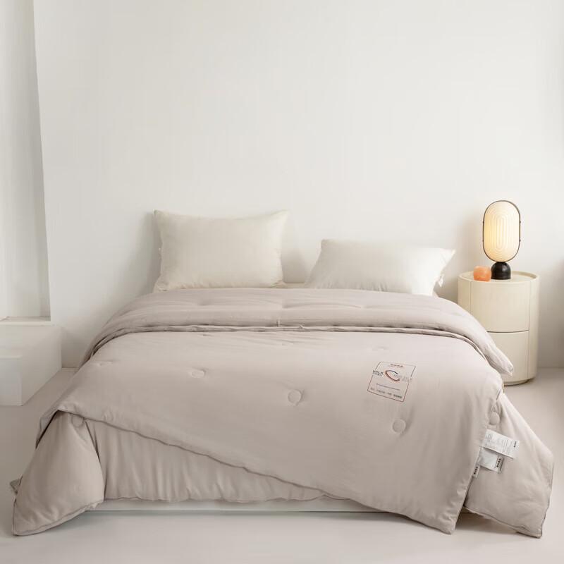 

MUJI Silk Milk Protein Blend All-Season Duvet