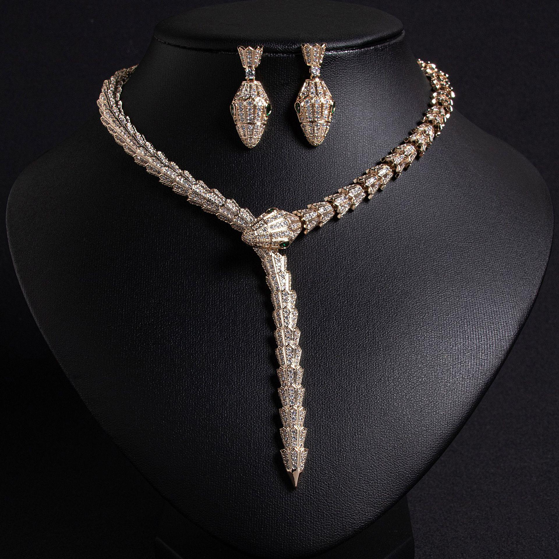 

Fashion Micro Zircon Serpentine Snake Necklace And Earring Jewelry Set for Women Elegant Banquet High Spirit Accessory Combo 43cm золотистый