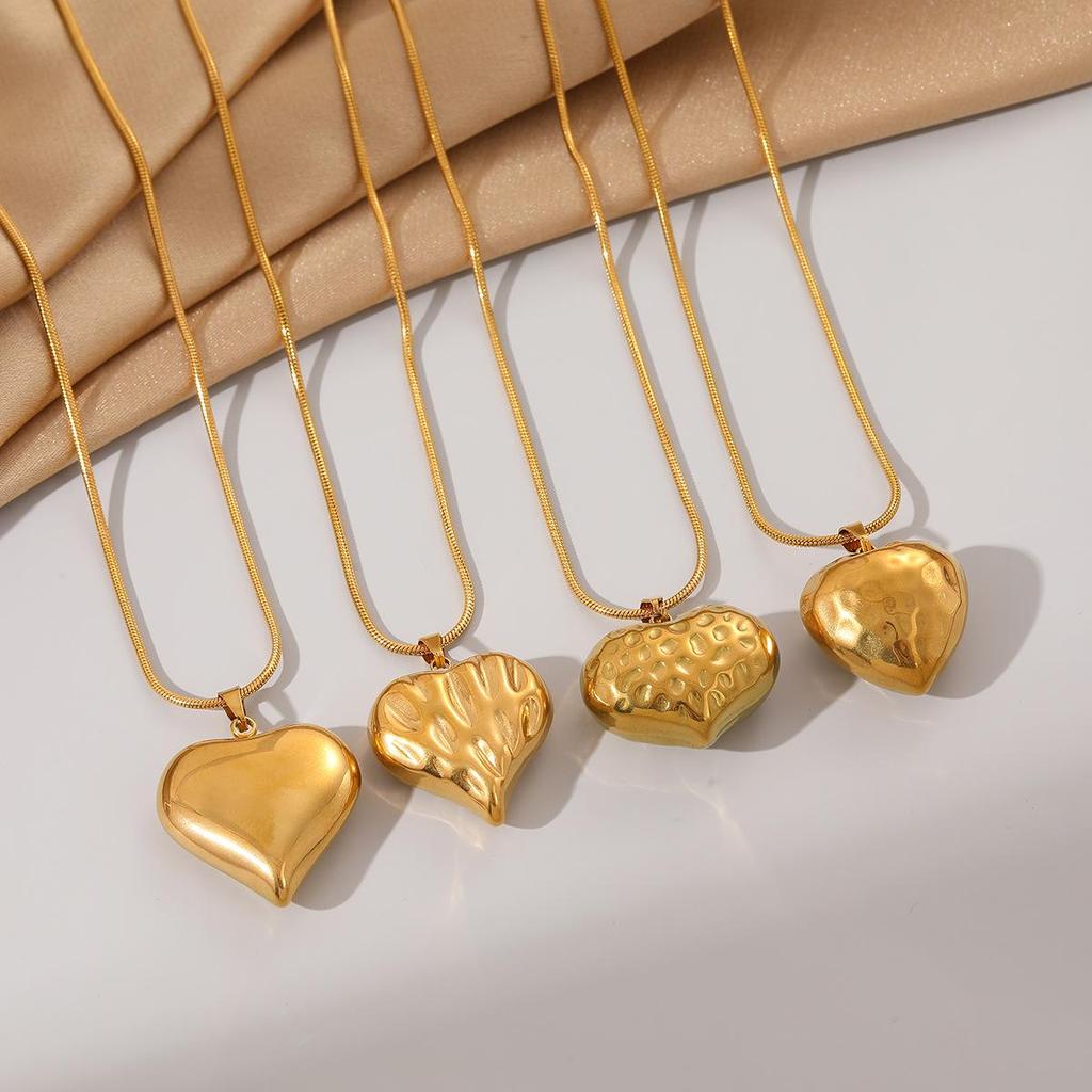 Minimalist Stainless Steel Necklace – Unisex Heart Pendant with Peach Texture On Titanium Steel Clavicle Chain