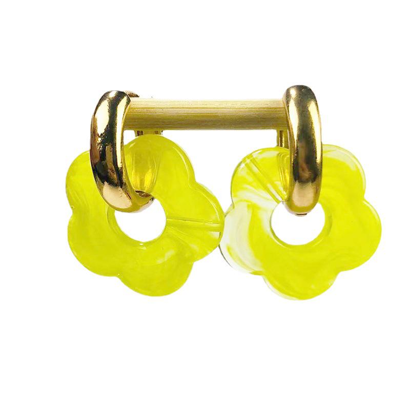 European and American Cartoon Resin Flower Copper Earrings - Cute and Fashionable Flower Hoops.