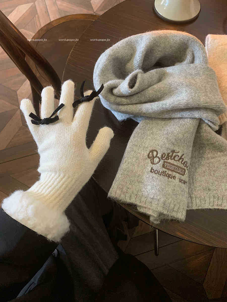 

Шерстяной вязаный шерстяной шарф женский сезон японский теплый студенческий парный шарф с вышитыми буквами Корея светло-серый