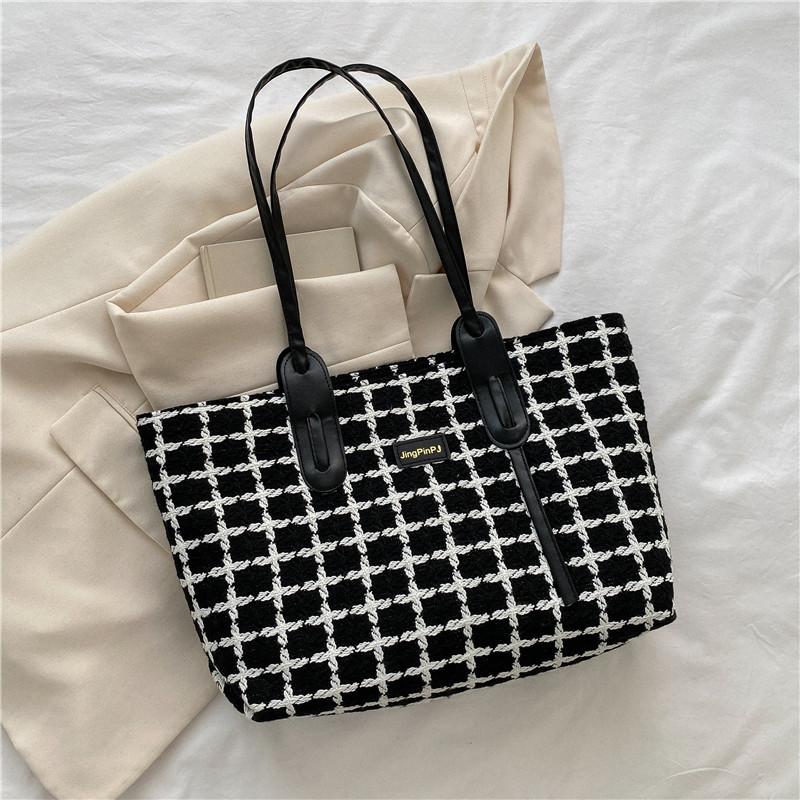 Large capacity bag 2025 new plaid bag women's bag fashionable and simple shoulder bag retro casual portable tote bag