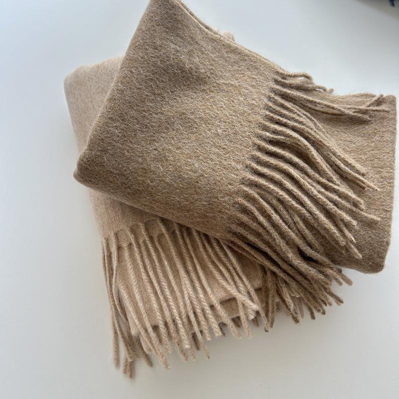 Minimalist Wool Scarf: Soft, Korean-Inspired, Versatile, Solid Color, Warm, and Glutinous.