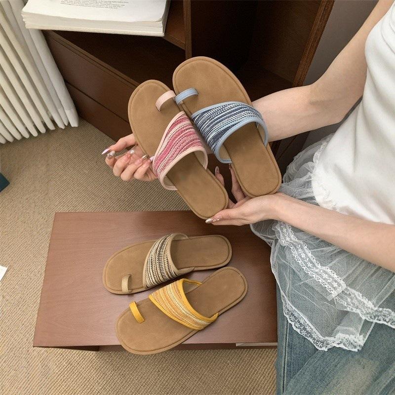 Flat-bottomed retro toe French cool slippers fairy shoes outer wear 2025 summer niche vacation beach sandals