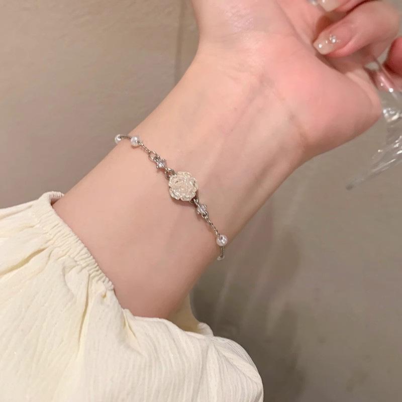 Elegant Zircon Bracelet for Women - High-End, Shiny, Versatile, and Trendy Cold Style Bangle