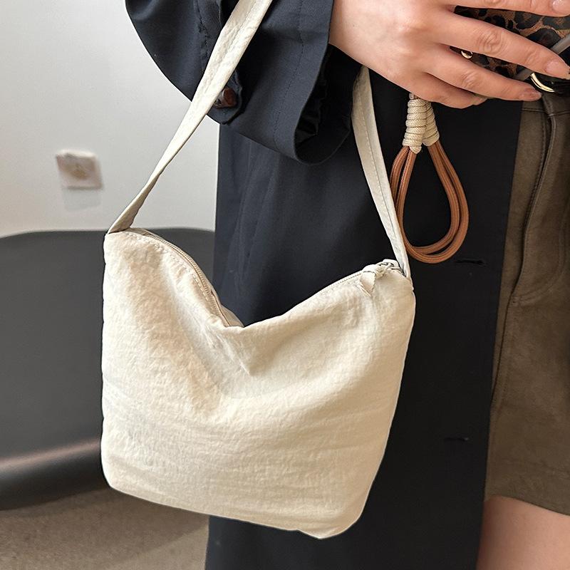 High end Underarm Bag for Women with Large Capacity New Autumn and Winter Canvas Shoulder Bag for Women with Niche Cloth Bag Bucket Bag