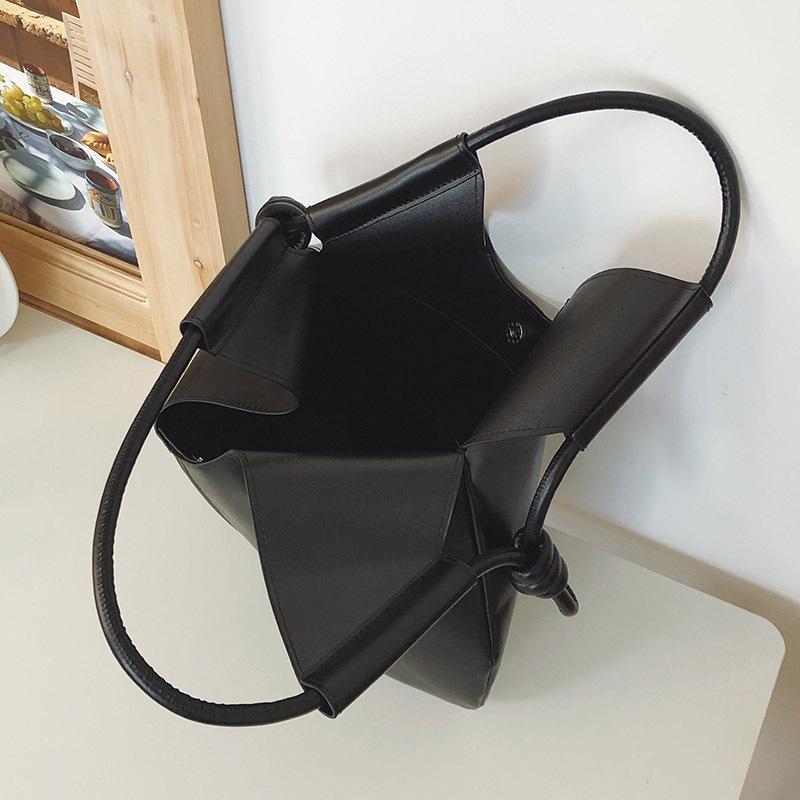 Urban Minimalist Style Shoulder Bag with Bucket Shaped Niche Design Underarm Bag Minimalist Solid Color Tote Bag