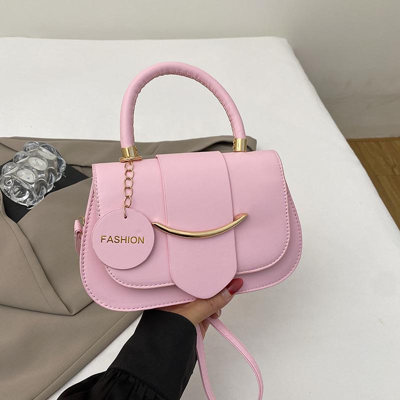 

High-end niche design bag 2025 autumn and winter new women s bag popular messenger bag single shoulder saddle bag розовый