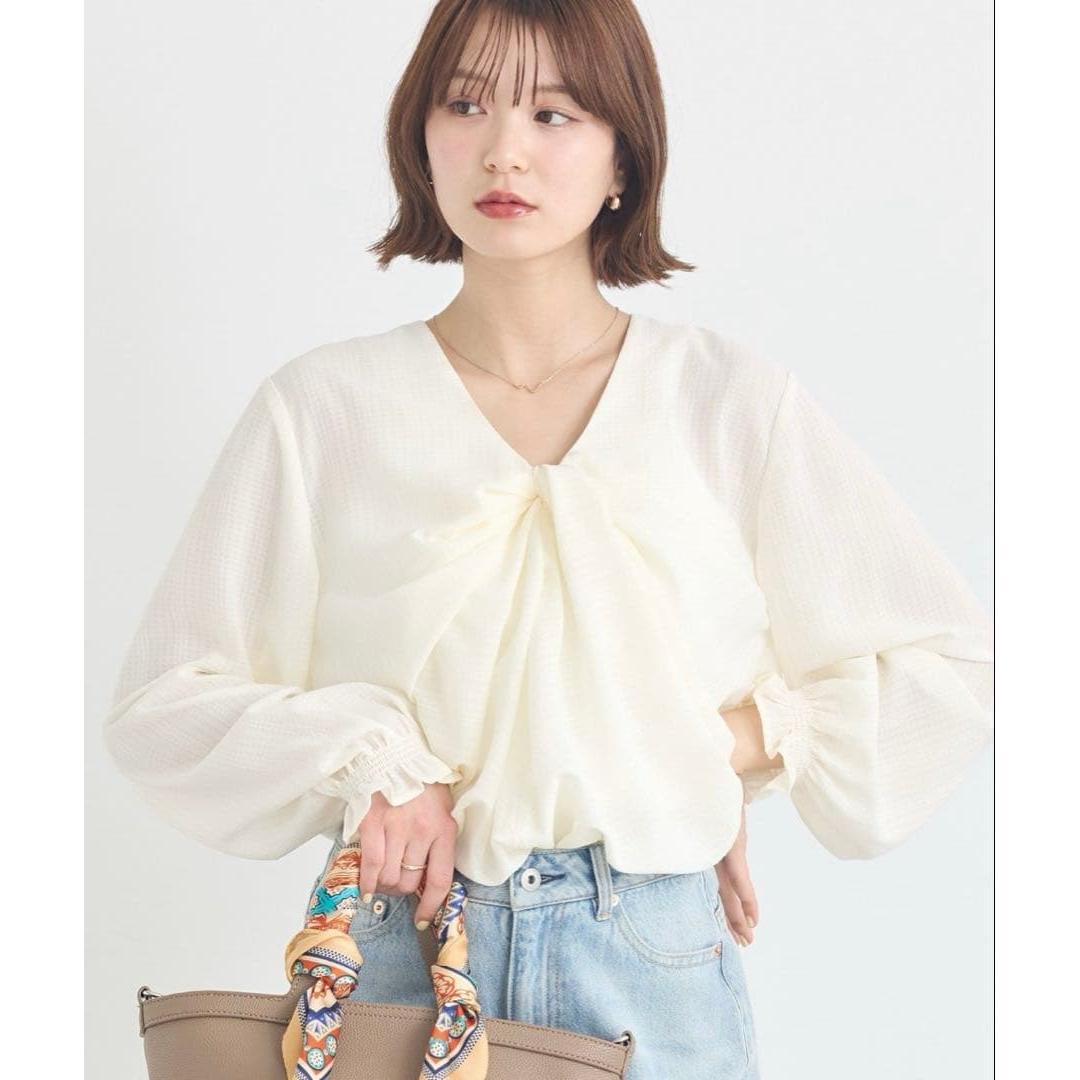 [New and unused] earth music&ecology front twist blouse
