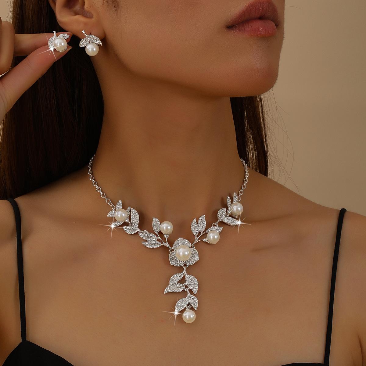 2026 Jewelry European and American Necklace Earrings Two-piece Set Flower Bride Retro High-end Design 45CM